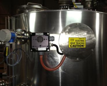 Reservatório com traçagem de aquecimento.