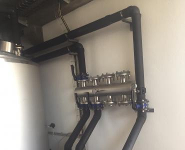 Central de bombagem de água fria em adega.